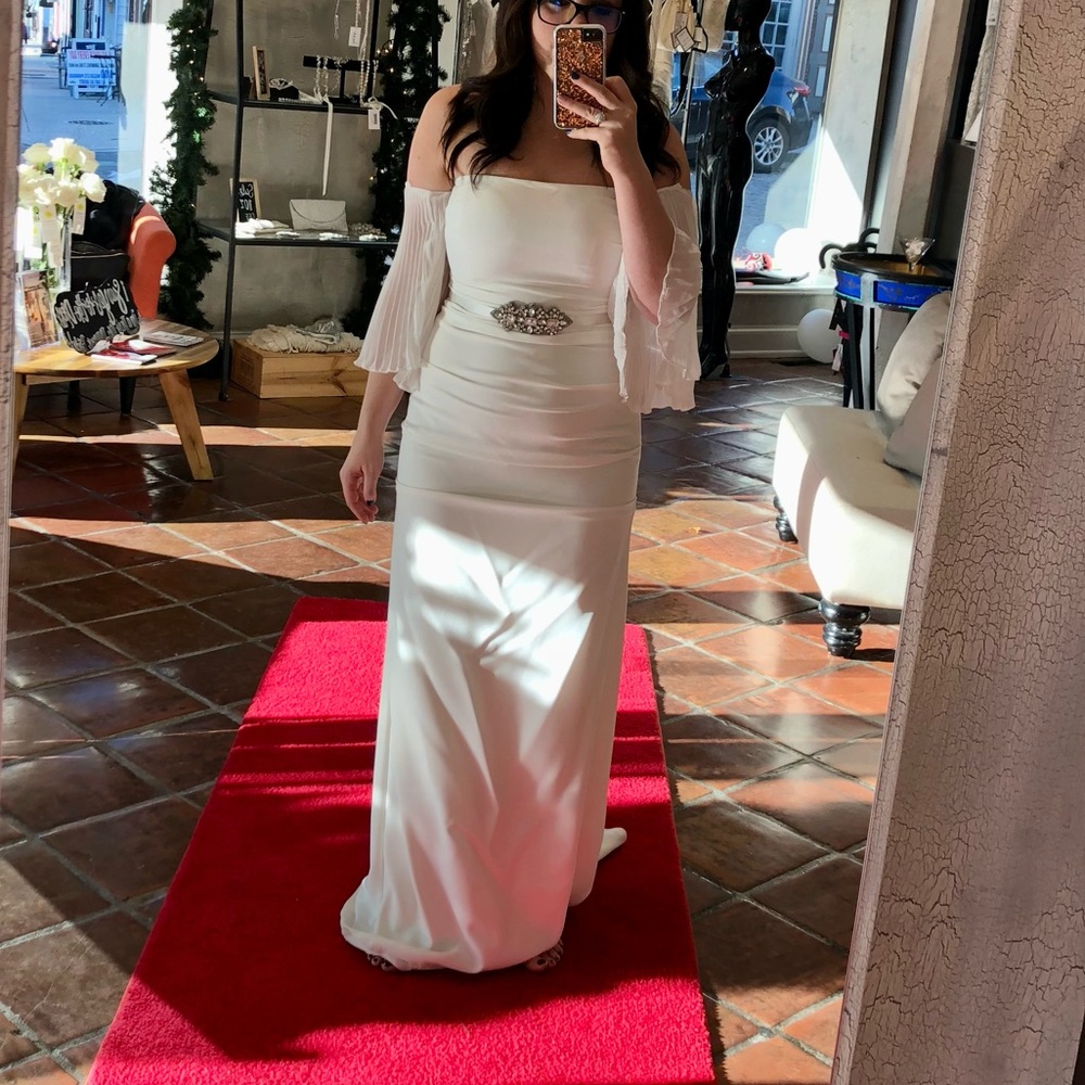 Nicole Miller NWT Wedding Gown Sz 8 - Strapless w/ Bell Sleeves
